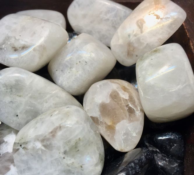 månesten regnbue moonstone krystall sten mineral egenskap betydning kjøpe hvor nær deg angst mystica butikk drammen