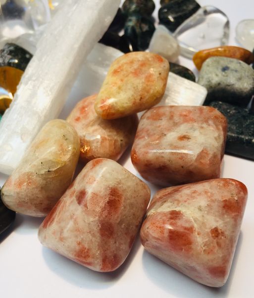indisk solstein trommel sten slipt krystall egenskap healing chakra smykke stein krystaller kjøp billig