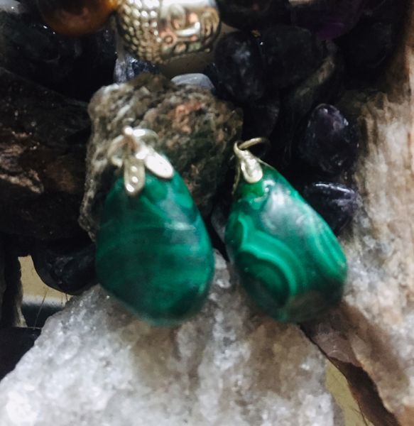 Malakitt malachite egenskap mineral smykke krystaller sten stein polert slipt healing beskytter norsk nettbutikk butikk