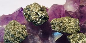pyritt styrkestein egenskap healing geologi svovelkis krystall stein rimelig billig