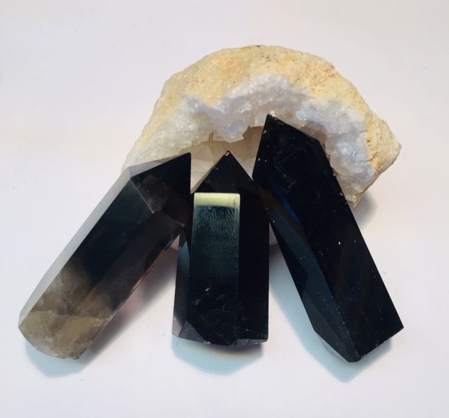røykkvarts generator point wand mineral krystaller sten egenskap chakra healing feng shui energi norsk butikk