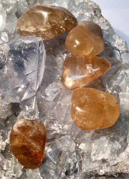 citrin ekte polert sten krystall mineral egenskap healing overflod lykke flaks kjøpmann mystica norsk butikk